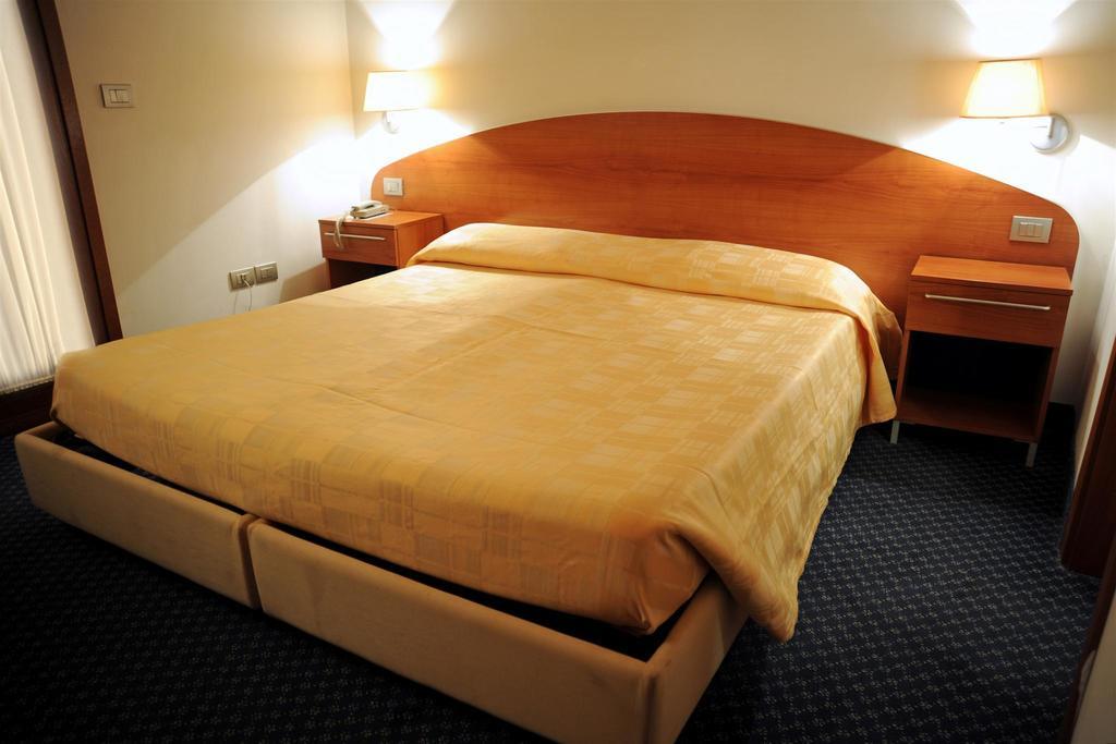 Hotel Vittoria San Giórgio di Nogaro Habitación foto
